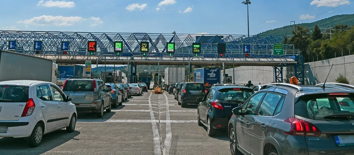 «Μαστίγιο και καρότο» από την κυβέρνηση για το Πάσχα: «Αν πάει καλά το λιανεμπόριο μπορεί να γιορτάσουμε»